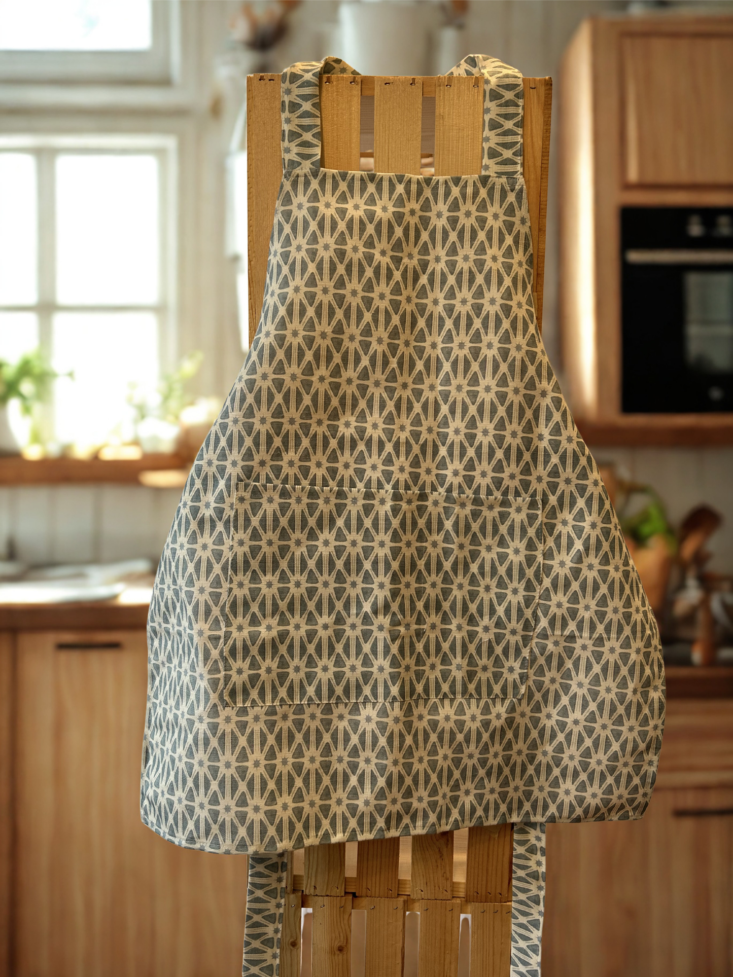 Apron - Stout, Triangle Stars in Moonstone